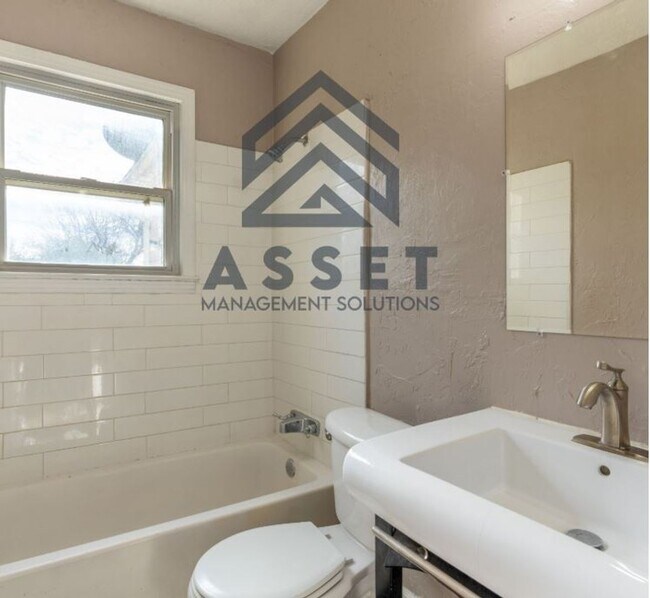 Building Photo - Section 8 approved home!