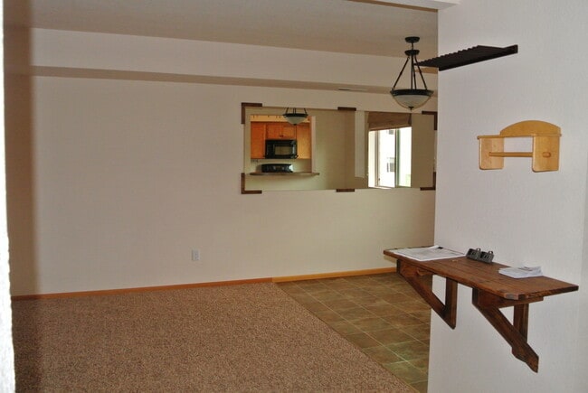 Building Photo - Corvallis Comfort & Convenience: Spacious 3-bedroom, 2.5 bath  Townhome