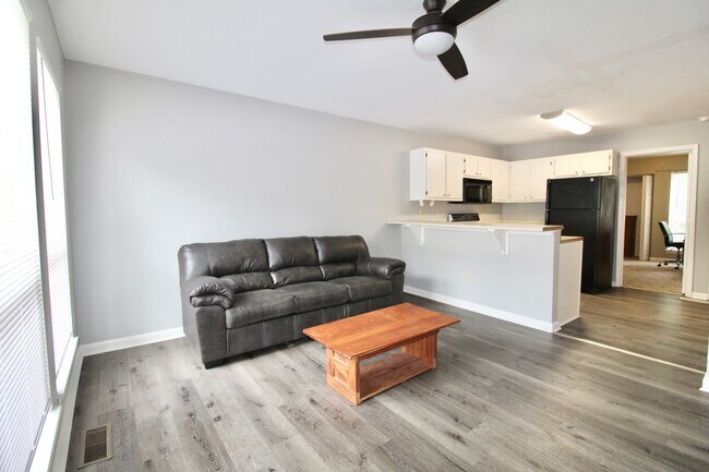 Building Photo - 1462 Devon Ln
