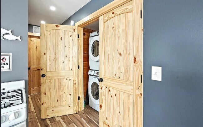 Building Photo - 16 Riverview Terrace