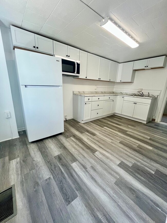 Building Photo - May 2026 Move In — 2 bedroom Single Family...