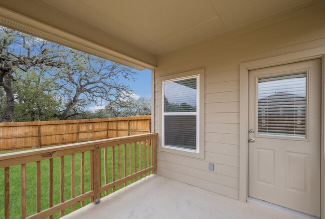 Building Photo - Private Cul-de-Sac Living with Spacious Backyard