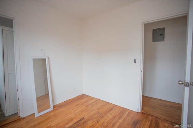 Building Photo - 345 Shore Rd