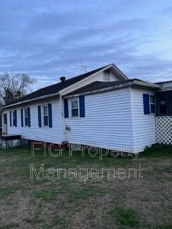 Building Photo - 444 Louisville Road