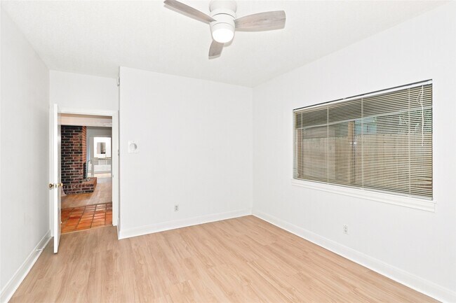 Building Photo - 2234 Foreland Dr