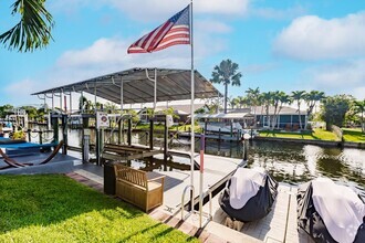 Building Photo - Waterfront Pool Home w 25k Pound Boat Lift...