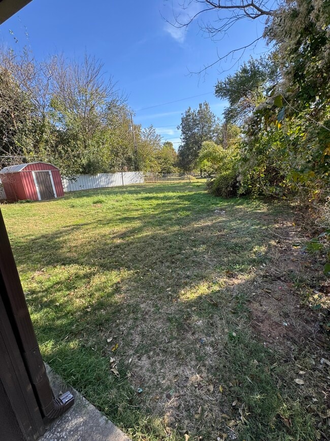 Building Photo - 3400 SE 20th St