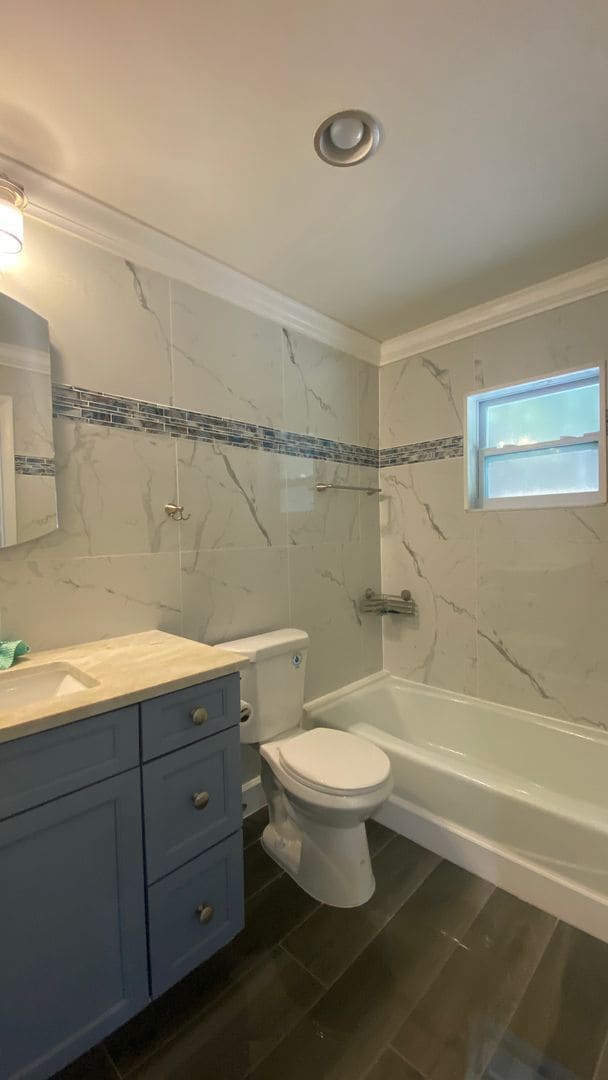 Building Photo - Stunning Remodeled 3BR Home Minutes from Beaches & Shopping