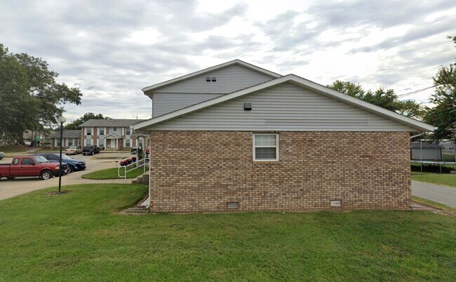 Building Photo - 203 Division St