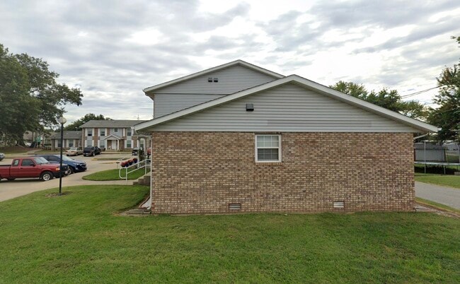 Building Photo - 203 N Division St