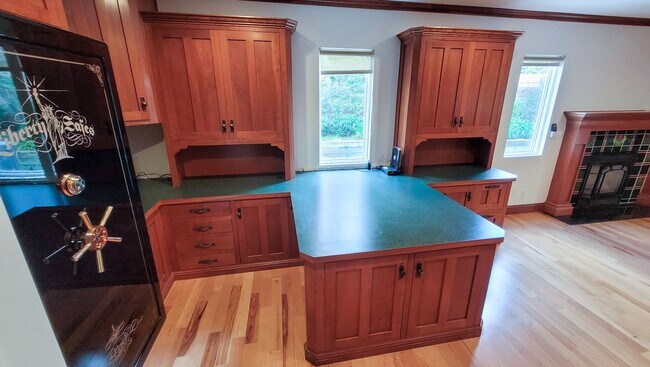 Building Photo - NOW AVAILABLE!! Gorgeous Two Story 3 Bedroom 3 Bath Perfect for Working From Home and Entertaining!