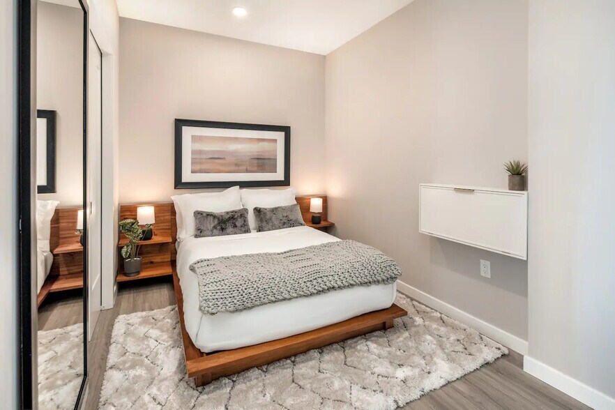 Building Photo - 240 Congress Ave