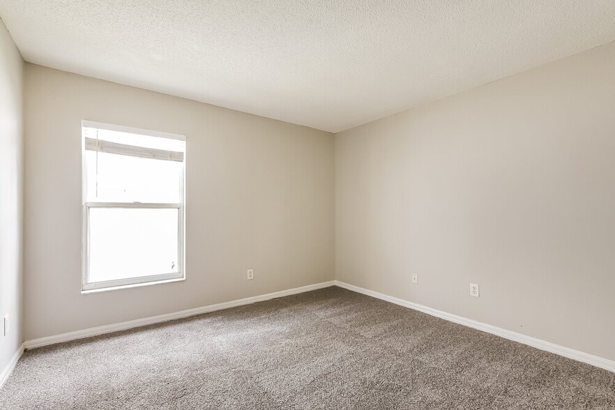 Building Photo - 12916 Los Alamitos