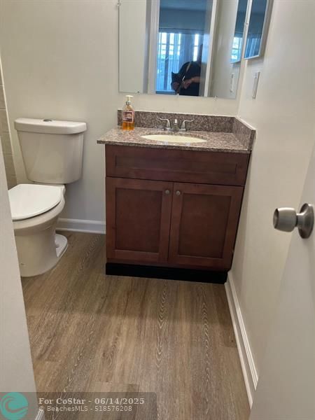 Building Photo - 9936 Twin Lakes Dr