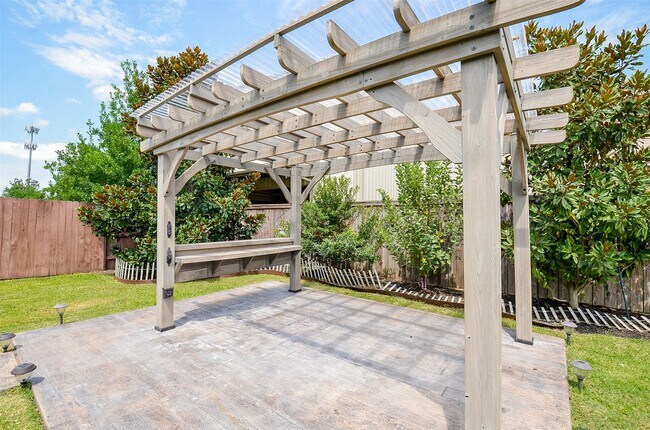 Building Photo - 24918 Meadowthorn Crest Ln