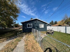 Building Photo - 1226 1/2 5th Street West