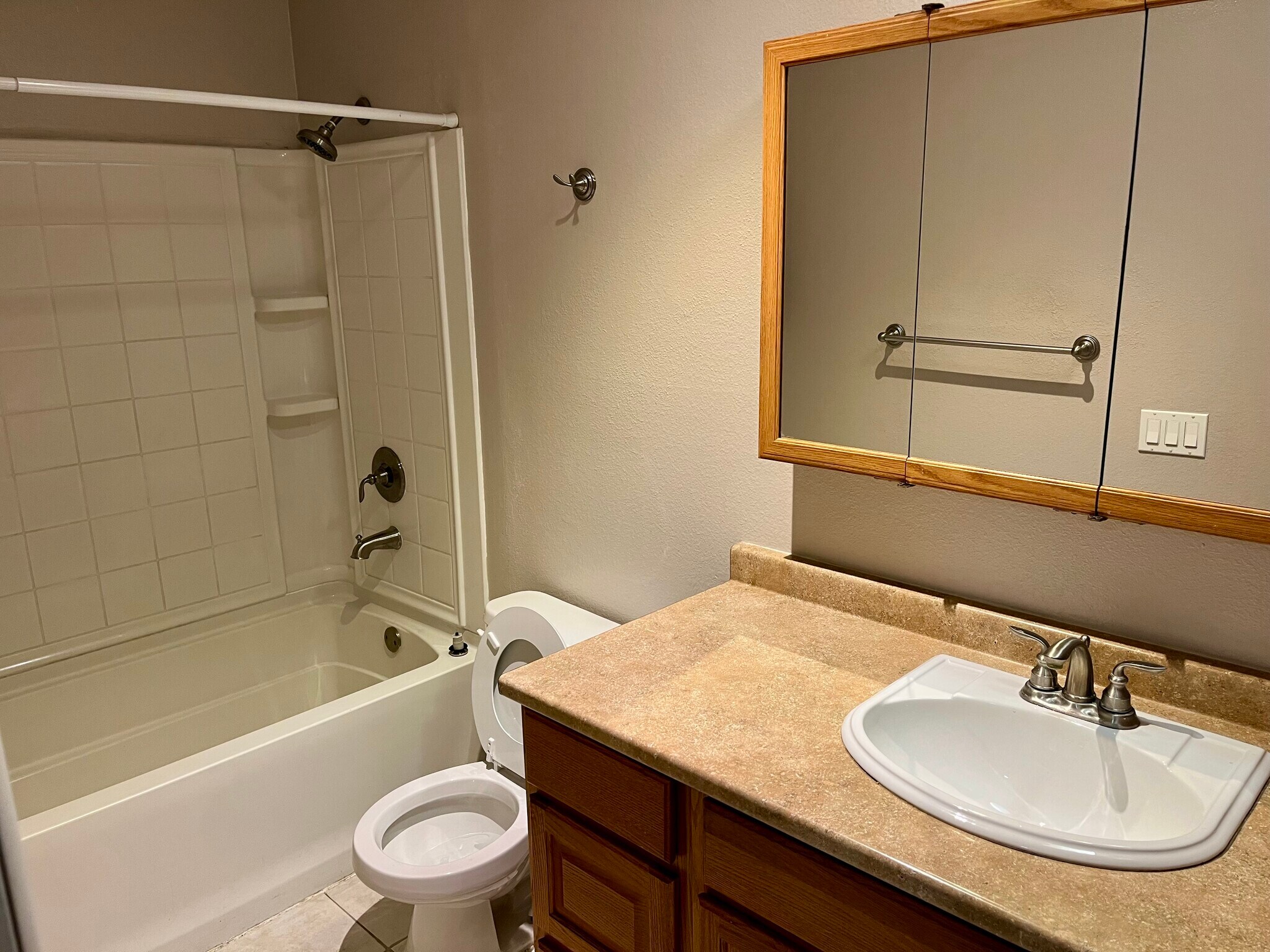 Building Photo - 1811 E Grand Ave