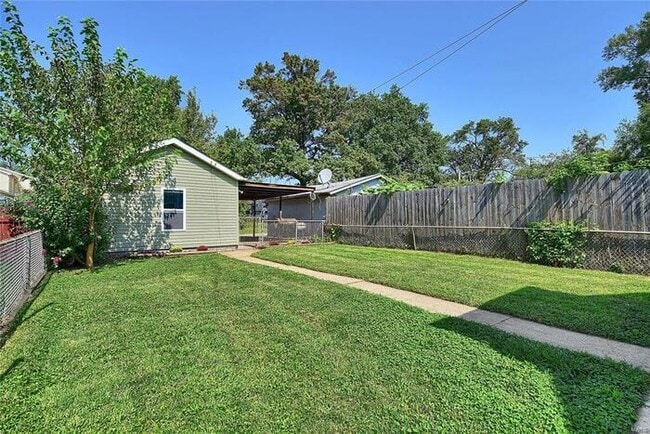 Building Photo - Fantastic 2bd/1ba home! Coming soon!