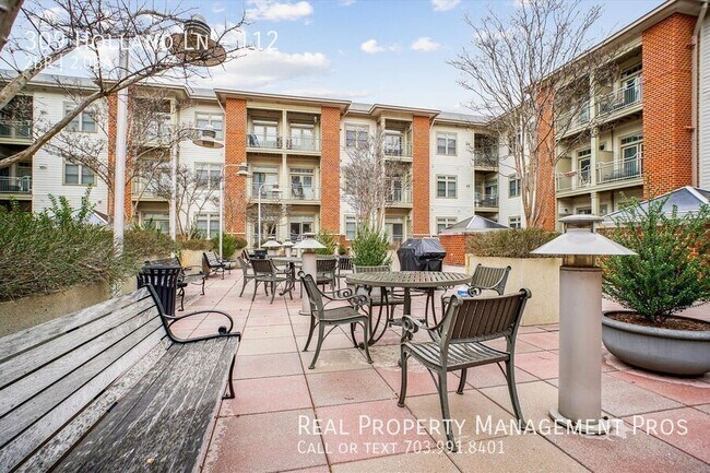 Building Photo - 309 Holland Ln