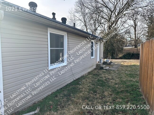 Building Photo - 1021 Cypress St