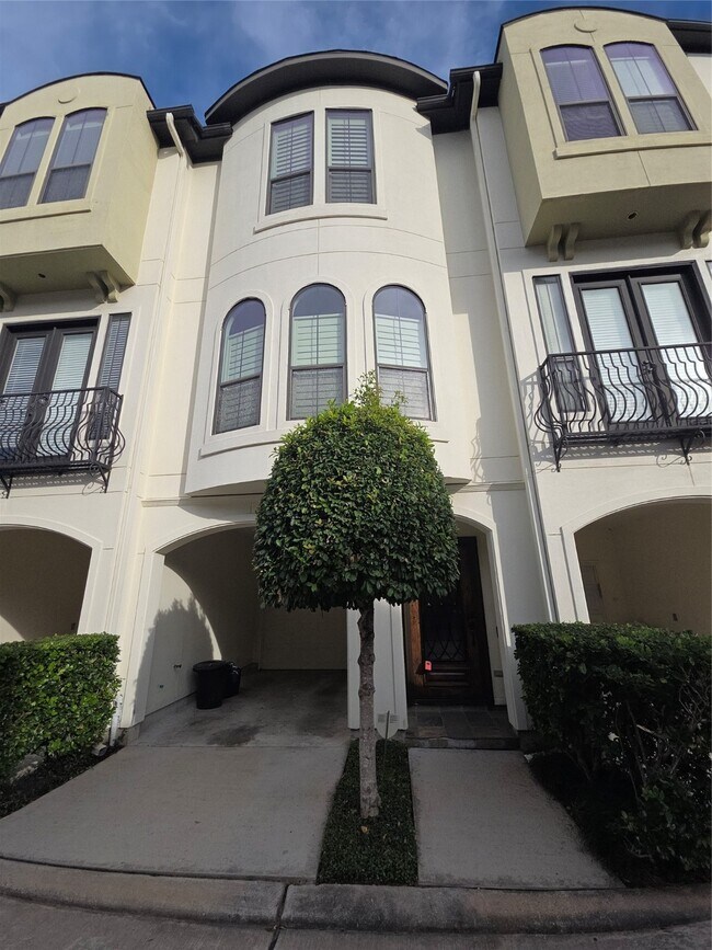 Building Photo - 3117 Fairdale Oaks E