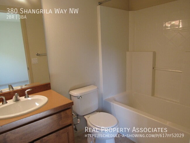 Building Photo - 380 Shangri-La Way NW