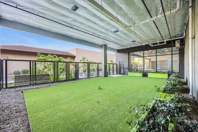 Building Photo - 7111 E Tierra Buena Ln