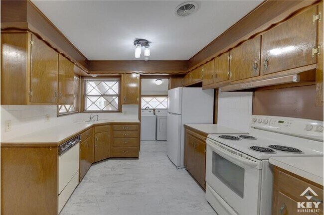 Building Photo - 1143 Patricia St