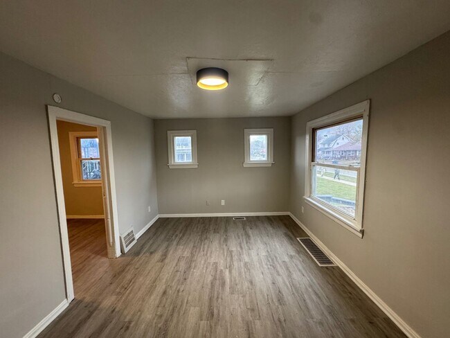 Building Photo - 117 W 30th St