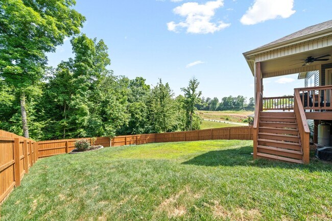 Building Photo - 3 Bed 2 Bath Home For Rent Near Downtown C...