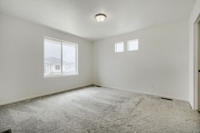 Building Photo - 5825 Uptop Point