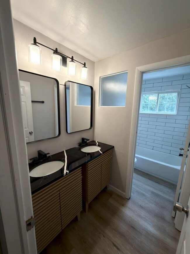 Building Photo - Beautifully Updated 4 Bedroom Rental Home