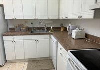Building Photo - 8107 SW 72nd Ave