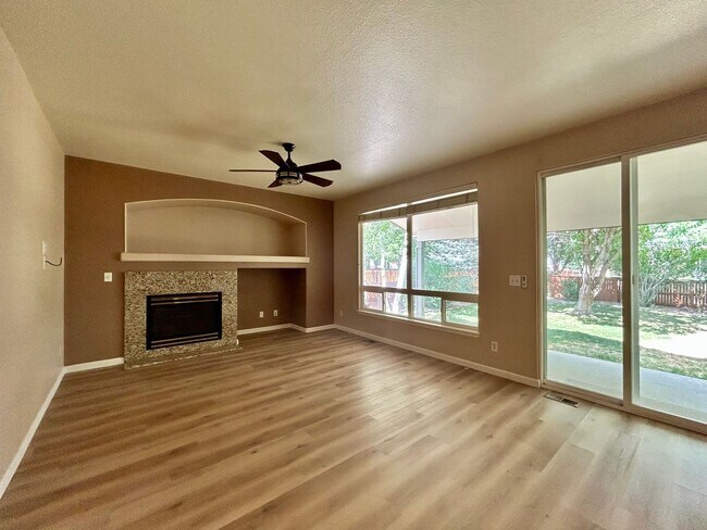 Building Photo - Spacious 3Bd Home in the Broadlands