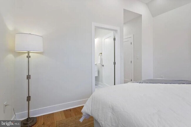 Building Photo - 116 Thomas St NW