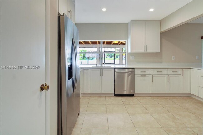 Building Photo - 10962 SW 117th St