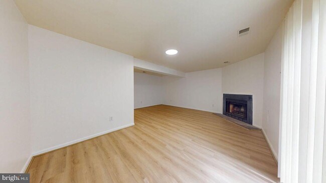 Building Photo - 4477 Holly Ave