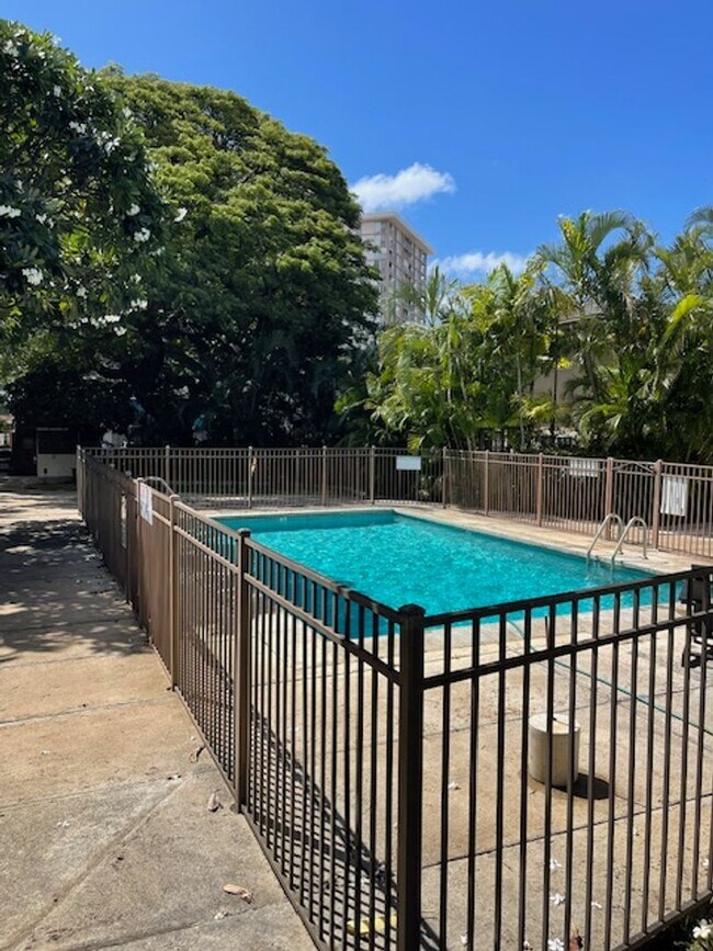 Building Photo - Furnished Upgraded Makiki Studio - ALL Utilities Included!!