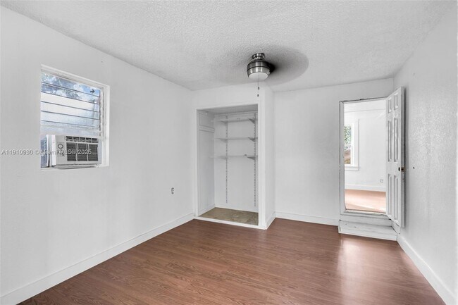 Building Photo - 176 NE 50th St