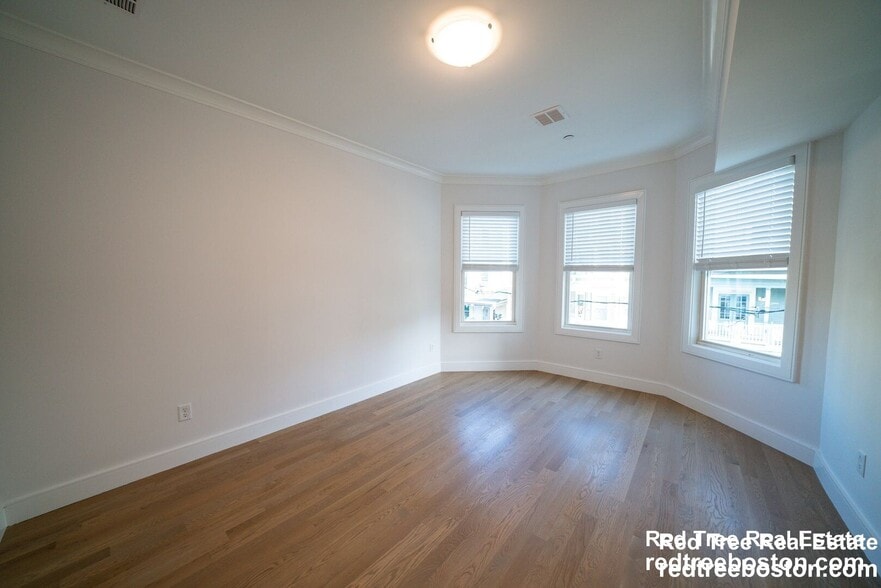 Building Photo - 37 Calumet St