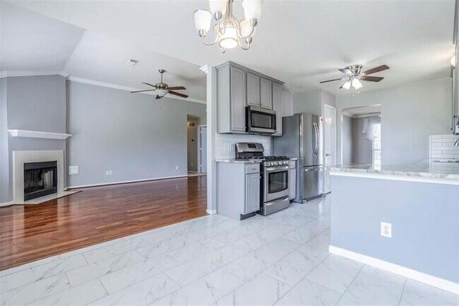 Building Photo - 221 Armand Bay Dr