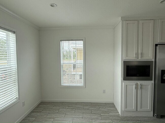 Building Photo - 3614 Vine Trl