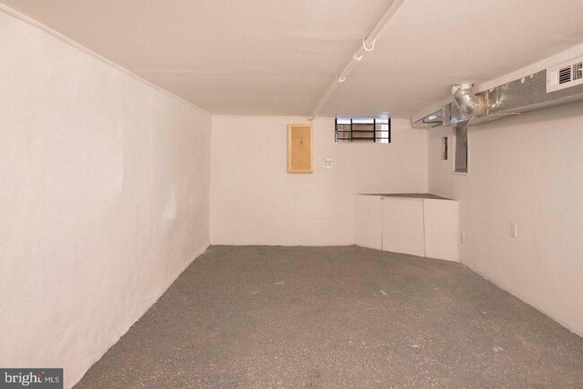 Building Photo - 2542 N Water St