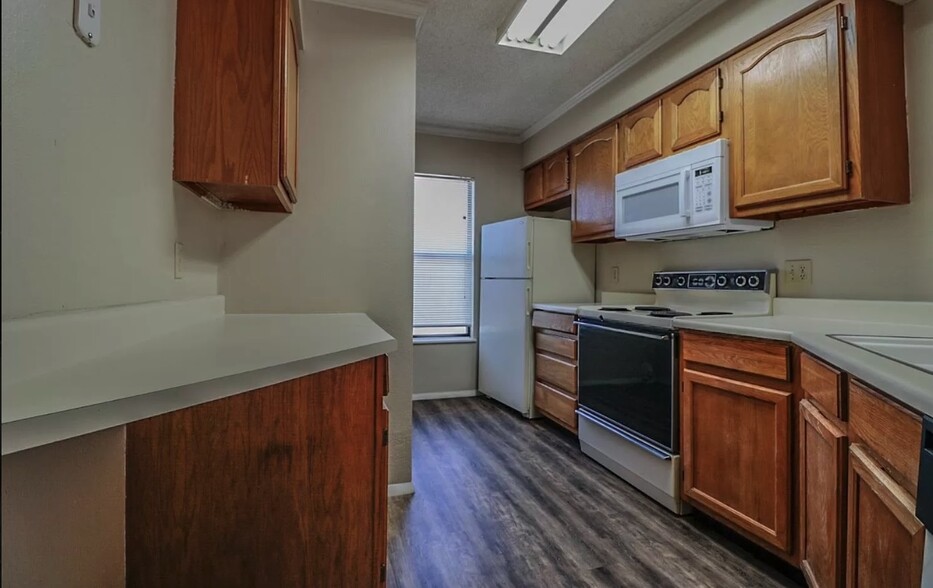 Primary Photo - 7410 Avenue X