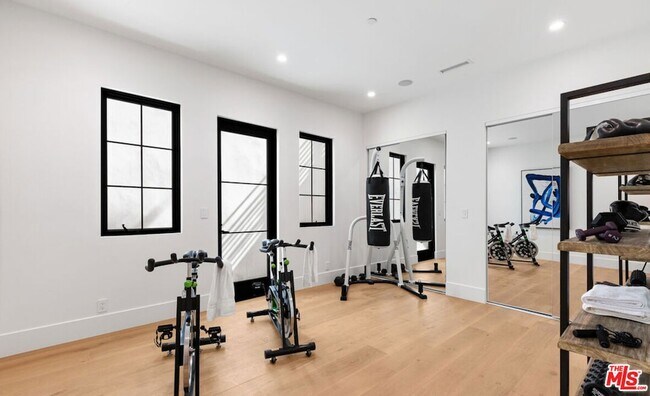 Building Photo - 2565 Patricia Ave