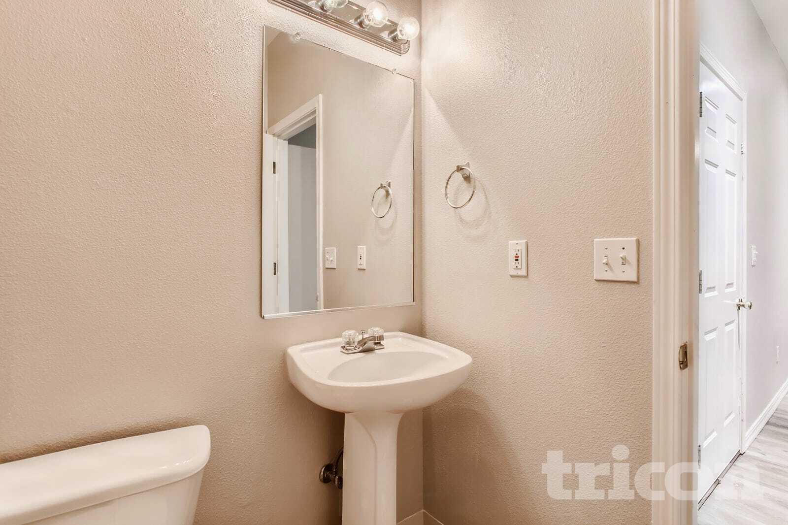 Building Photo - 7535 SW Onnaf Ct