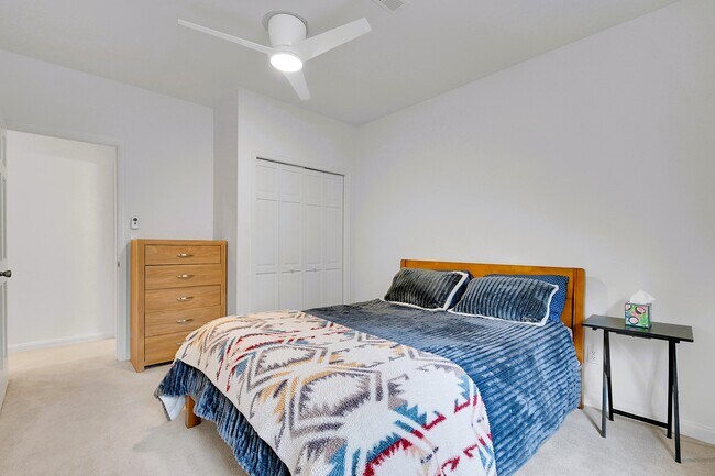 Building Photo - 28384 Kinnikinick Rd