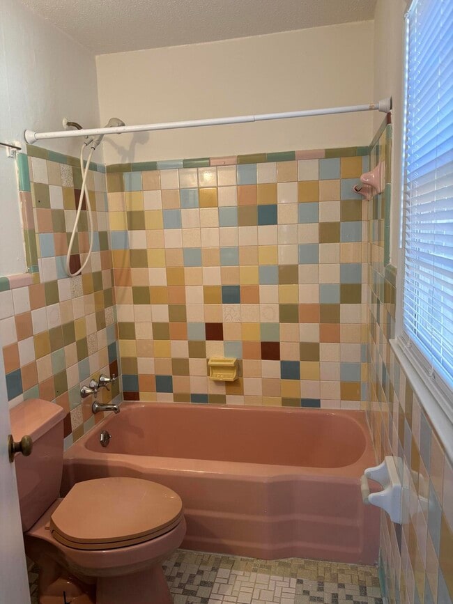 Building Photo - 107 Orange St