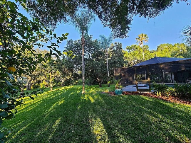 Building Photo - Spacious 4 Bedroom 3 Bath in Southoak