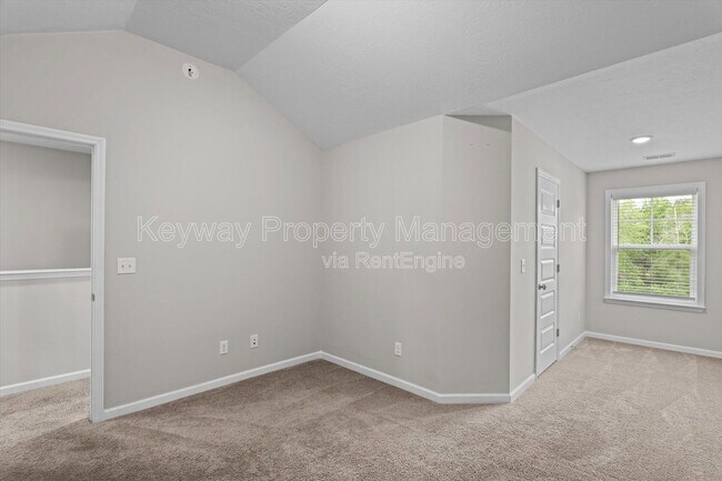 Building Photo - 1043 Linsmore Ave